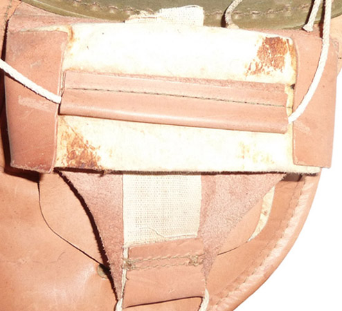 Patte de coiffe latérale. Patte de coiffe latérale.