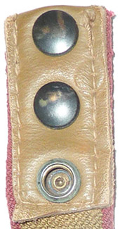 Extrémité avec bouton pression. Extrémité avec bouton pression.