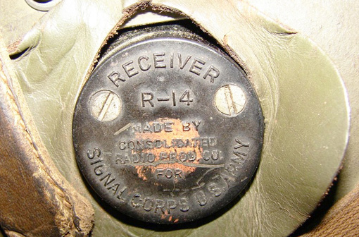 Récepteur R-14 dans son logement. Récepteur R-14 dans son logement.