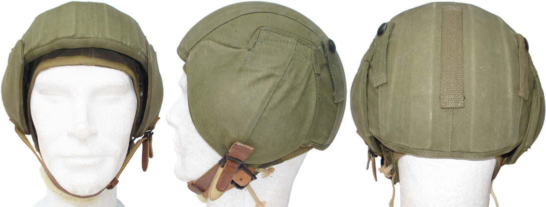 Casque M-4 A2 porté sur un serre-tête de vol. Casque M-4 A2 porté sur un serre-tête de vol.