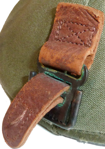 Boucle à griffe de type Bennett. Boucle à griffe de type Bennett.