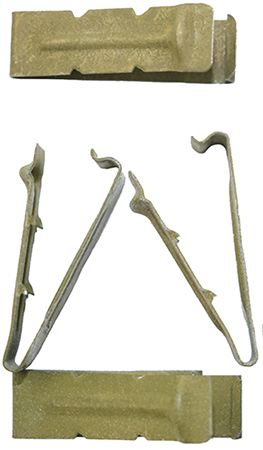 Clips métalliques de maintien. Clips métalliques de maintien.