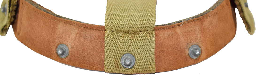 Bandeau frontal en cuir doublé de feutre. Bandeau frontal en cuir doublé de feutre.