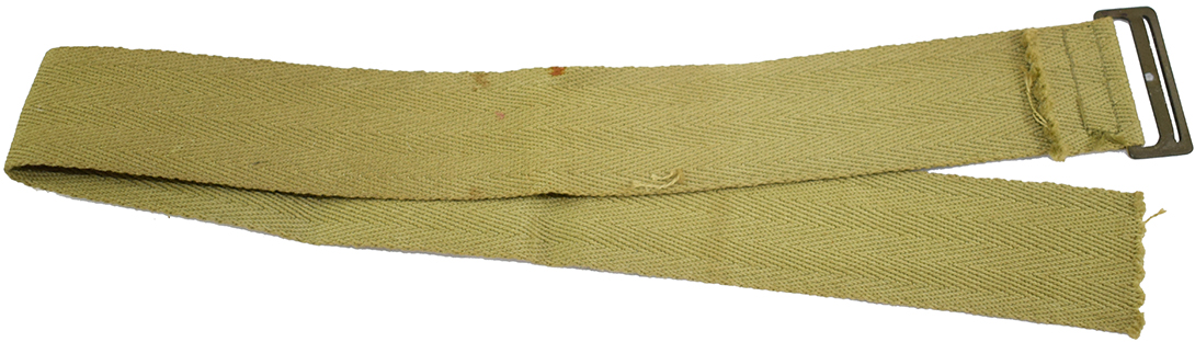 Bandeau en toile constituant la nuquière. Bandeau en toile constituant la nuquière.