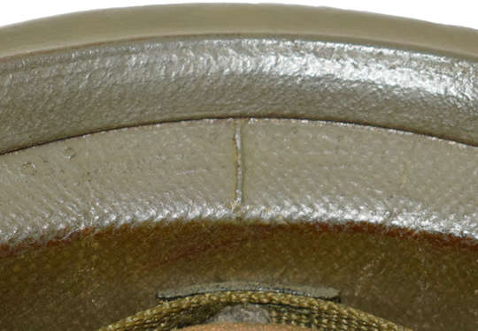 Bordure protégée par un jonc en caoutchouc. Bordure protégée par un jonc en caoutchouc.