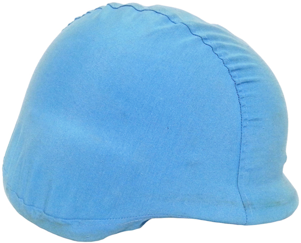 Couvre-casque en place. Couvre-casque en place.