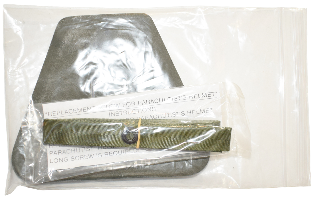 Conditionnement kit pour saut en parachute du casque PASGT. Conditionnement kit pour saut en parachute du casque PASGT.