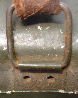 Passant de jugulaire. Passant de jugulaire.