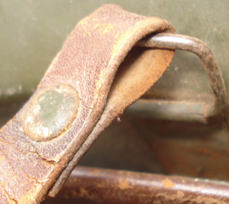 Jugulaire - partie fixe. Jugulaire - partie fixe.