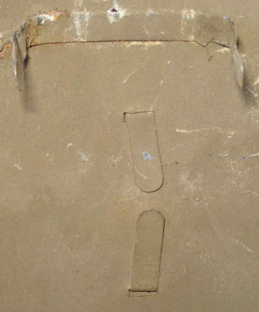 Pattes de fixation de l'attribut. Pattes de fixation de l'attribut.