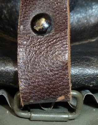 Passant de jugulaire. Passant de jugulaire.