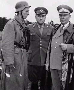 Casques allemands en usage au sein de l'armée yougoslave. Casques allemands en usage au sein de l'armée yougoslave.
