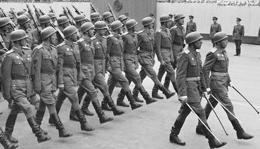 Casques allemands en usage au sein de l'armée yougoslave. Casques allemands en usage au sein de l'armée yougoslave.
