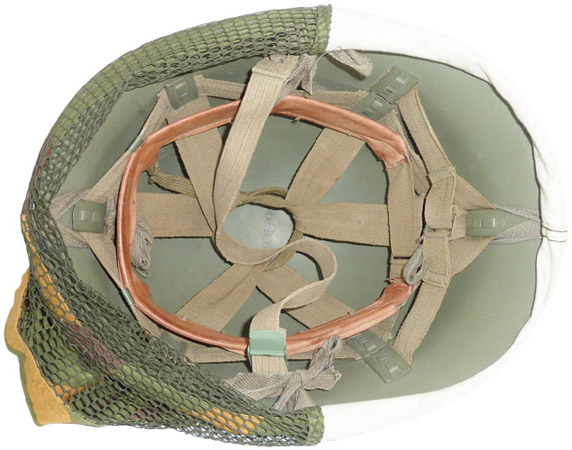 Maintien par quatre paires de lacet.