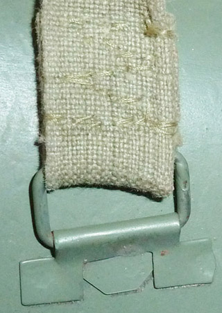 Passant de jugulaire - armée.