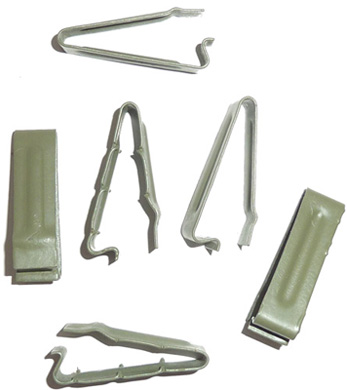 Clip de fixation, avec ergots et lisse. Clip de fixation, avec ergots et lisse.