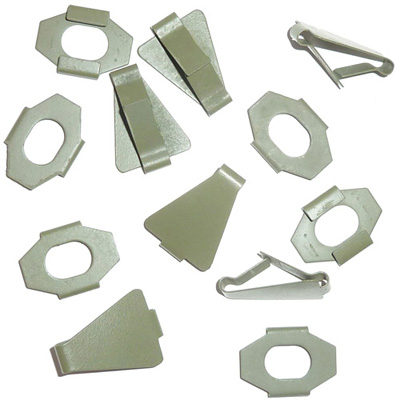 Plaques de maintien et clips de fixation. Plaques de maintien et clips de fixation.