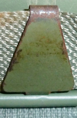 Détail maintien. Détail maintien.