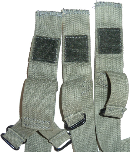 Détail velcro des extrémités comportant les passants de jugulaire. Détail velcro des extrémités comportant les passants de jugulaire.