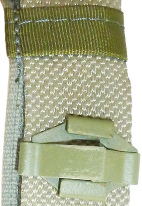 Bande de toile retenant le bandeau. Bande de toile retenant le bandeau.