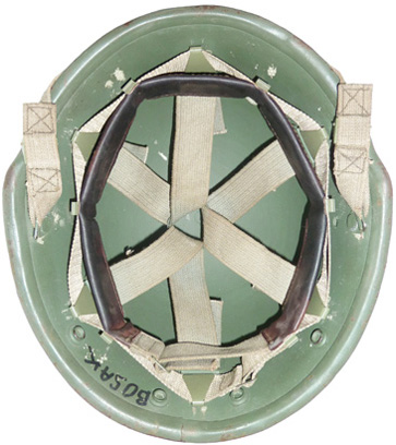 Coiffe verte, éléments métalliques verts. Coiffe verte, éléments métalliques verts.