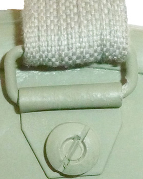 Passant de jugulaire. Passant de jugulaire.